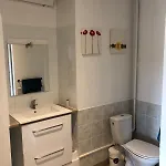 Small * アブヴィル